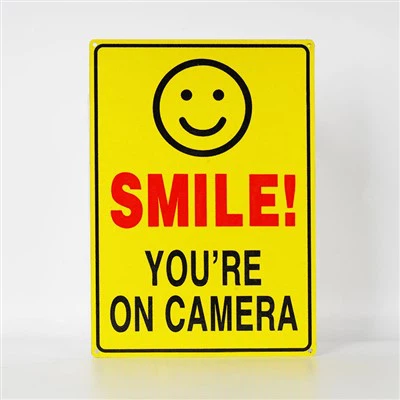 Gwenwch Rydych Ar Arwyddion Diogelwch Camera